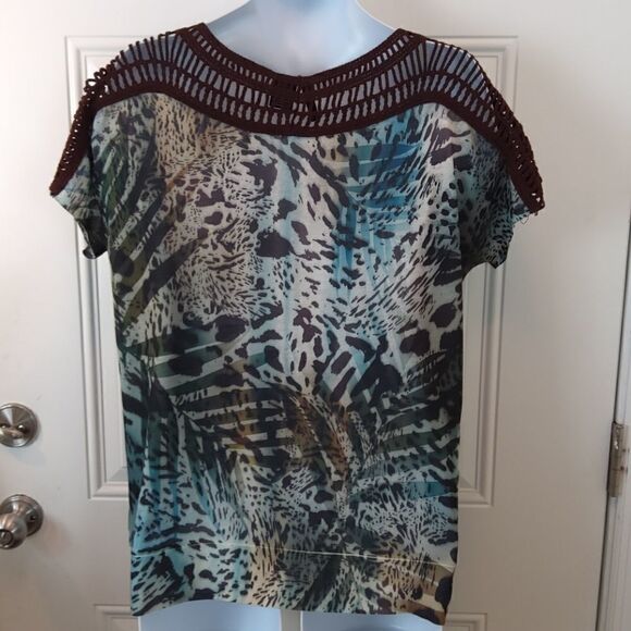 New directions crocheted neckline and shoulder top - Picture 9 of 11